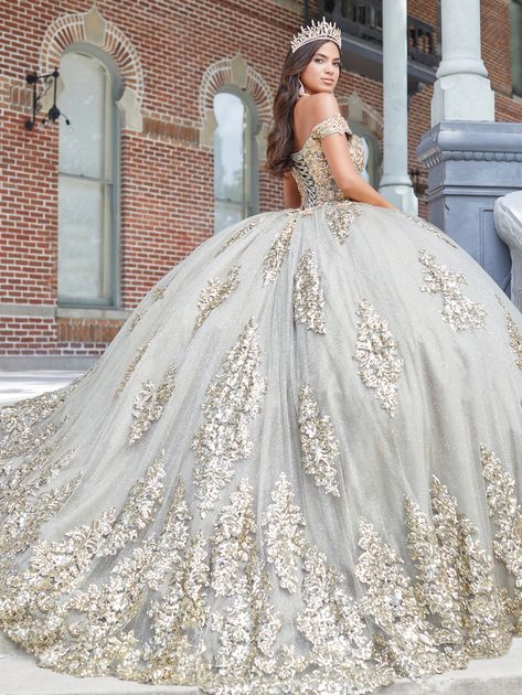 Masquerade Quinceanera Ideas, Sparkly Ball Gown, Champagne Quinceanera Dresses, Quinceanera Themes Dresses, Quinceanera Collection, Quinceanera Dresses Gold, Quinceñera Dresses, Airy Dress, Quince Dress