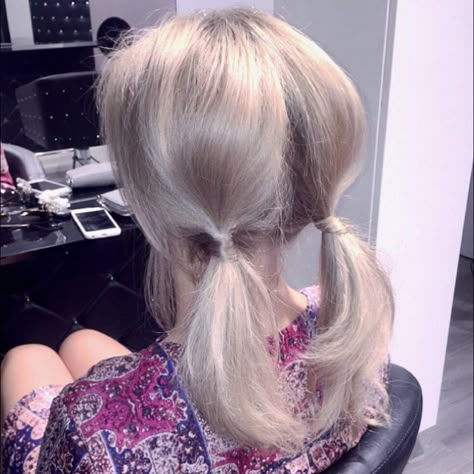 Silverblonde platinum hair with pigtails. IG @stylebylizette Blonde Pigtails Aesthetic Faceless, Blonde Low Pigtails, Blonde Pigtails Aesthetic, Wolfcut Pigtails, Low Pigtails Aesthetic, Low Pigtails Short Hair, Blonde Hair Pigtails, Pigtails Aesthetic, Pigtails Short Hair