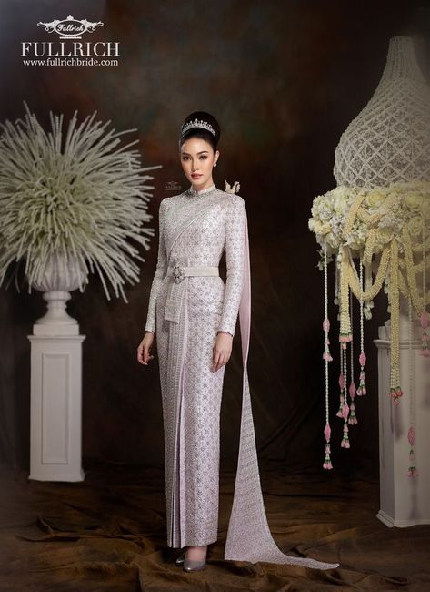 Wedding Dress Styles Chart, Thailand Wedding Dress, Thailand Traditional Dress, Prewedding Studio, Cambodian Wedding Dress, Thailand Dress, Nikah Outfit, Traditional Thai Clothing, Nikah Dress