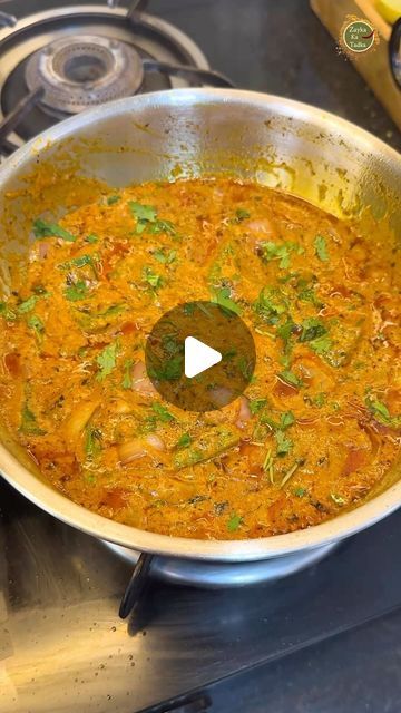 Onion Sabji Recipe, Capsicum Curry, Capsicum Recipe, Lal Mirch, Capsicum Recipes, Haldi Powder, Kasuri Methi, All Spice, Easy Curry