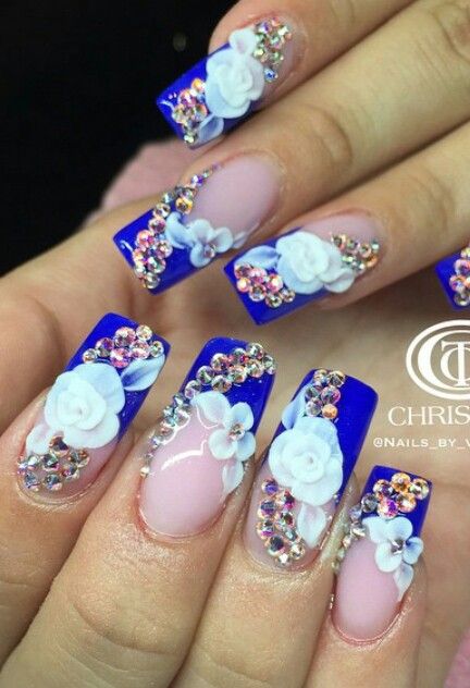 Blue rhinestone floral nails @nails_by_verovargas Nails Square Blue, Nail Art For Beginners, Nails Square, Super Nails, Nail Designs Glitter, Crystal Nails, Fabulous Nails, Beautiful Nail Art, Bling Nails