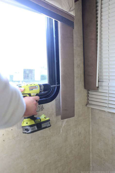 Check out this quick walkthrough on how to remove those hideous RV window valences, in case you want to update or replace them. MountainModernLife.com Travel Trailer Storage, Rv Decorating Ideas, Rv Windows, Rv Decorating, Camper Hacks, Rv Travel Trailers, Rv Repair, Rv Makeover, Diy Rv