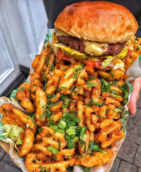 Spicy Burger, Extreme Food, Burger Fries, Plant Based Burgers, Vegan Fast Food, Vegan Guide, Fast Foods, Easy Vegan Dinner, Food Spot