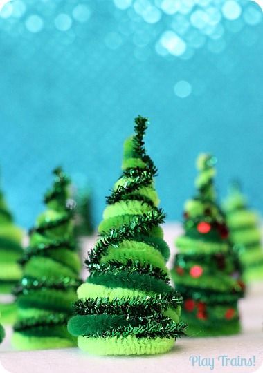 Pipe Cleaner Trees Christmas Craft for Train Sets and Small Worlds from Play Trains! Pipecleaner Ornament, Christmas Tree Ornament Hooks, Craft For Adults, Trees Diy, Sequin Ornaments, Christmas Crafts For Adults, Diy Pipe, Pipe Cleaner Crafts, Christmas Place