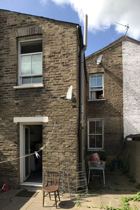 See How Archer + Braun Gave This London Row House a Modern Makeover Kitchen Extension Terraced House, Terraced House Interior, Small Terraced House, Terrace House Interior, Terrace Extension, Victorian Terrace Interior, Small House Extensions, Terrace House Exterior, Brick Extension