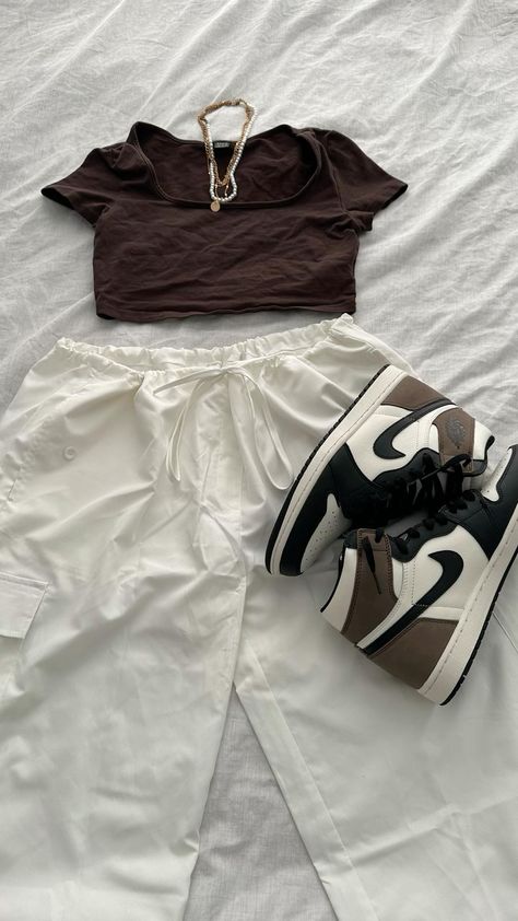 Jordan Aj 1 Mid Outfit Women, Aj 1 Mid Outfit Women, Brown Outfit Streetwear, White Jordans Outfit, Jordan 1 High Mocha, How To Style Jordans, White Parachute Pants, Nike Jordan 1 High, Styling Jordans