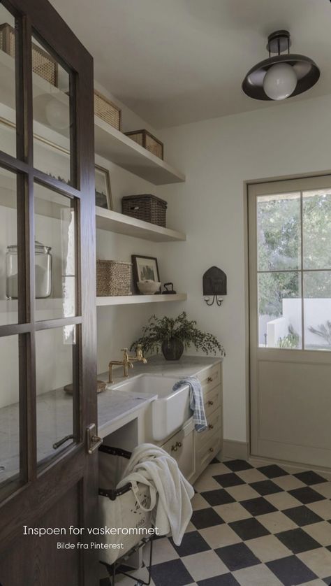 Cottage Laundry Room, Modern Nest, Old World Design, Oval Room Blue, Laundry Room/mud Room, European Elegance, Mudroom Laundry Room, Mudroom Design, Laundry Room Inspiration