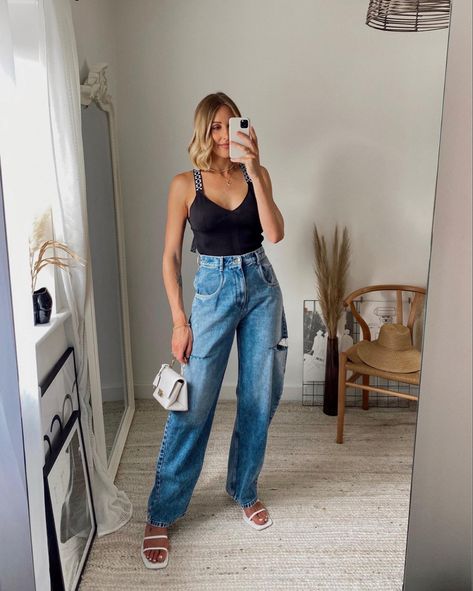 Maison Margiela Jeans Outfit, Margiela Jeans, Jeans And A Nice Top, Cut Out Jeans, Grad Pics, Minimal Style, Minimal Fashion, Nice Tops, White Top