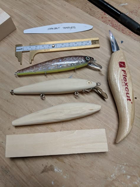 Wooden Fishing Lures, Diy Fishing Gear, Wobbler Design, Fishing Hook Knots, Custom Fishing Lure, Musky Fishing, Homemade Fishing Lures, Custom Lures, Diy Fishing Lures