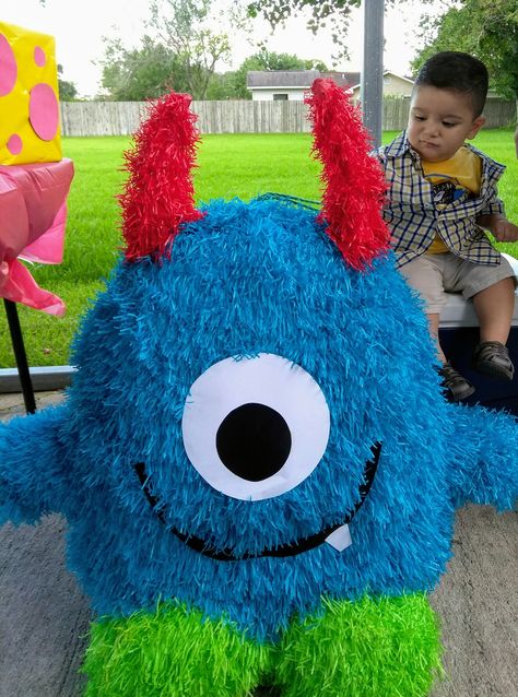 Mini monster piñata Monster Pinata, Monster Birthday Cakes, Monster First Birthday, Thomas The Train Birthday Party, Monster Decorations, Little Monster Birthday, Monster 1st Birthdays, Monster Inc Birthday, Piñata Ideas