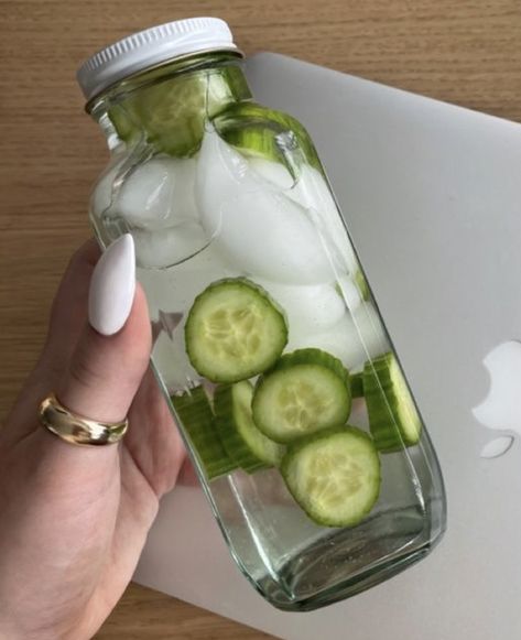 Cleansing Aesthetics, Lunch Saludable, Healthy Water Drinks, Detox Water Recipes, Clean Girl Aesthetic, Healthy Water, Beauty And Health, Healthy Food Motivation, Think Food