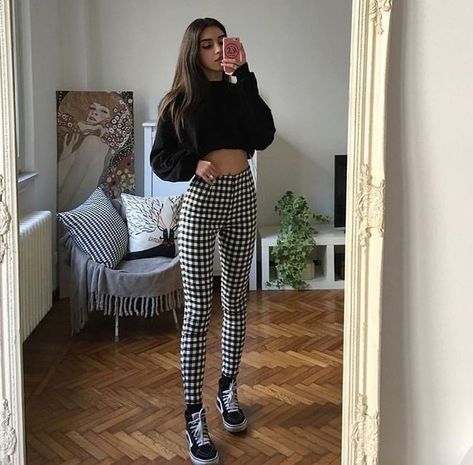 Malibu Outfit, Moda Ulzzang, Smile Selfie, Cooler Style, Checkered Pants, Summer Ootd, K Fashion, Hipster Outfits, Moda Vintage