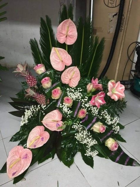 debonair fresh ikebana japanese flower arrangement ideas Flowers Arrangements Ideas, Japanese Flower Arrangement, Church Altar Decorations, Tropical Floral Arrangements, Birthday Flowers Bouquet, Connecting With Nature, White Flower Arrangements, Easter Arrangement, Altar Arrangement