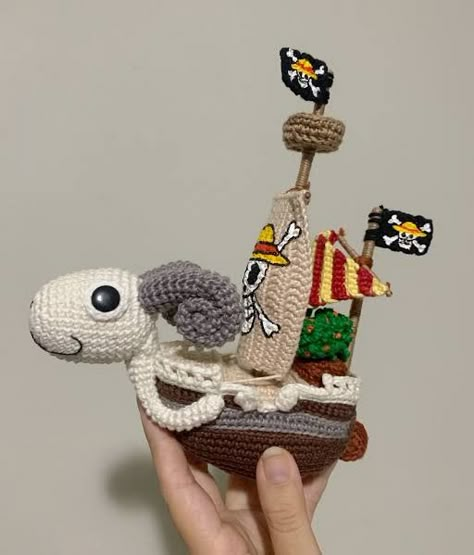 Crochet Pirates Of The Caribbean, One Piece Crochet Pattern Free, One Piece Anime Crochet Pattern, One Piece Crafts, One Piece Crochet, One Piece Theme, Crochet One Piece, Crochet Tutorial Pattern, Crochet Design Pattern