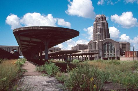 3. Take a tour of the old Buffalo Central Terminal to capture some eerie shots! Buffalo Central Terminal, Railroad Art, Beautiful Ruins, Abandoned Train, Places In New York, Railroad Photography, New York Central, Art Deco Buildings, Queen City