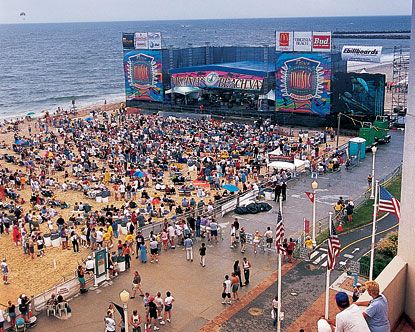 Virginia Beach concert events always a great time. Beach Concert Aesthetic, Beach Festival Aesthetic, Stage Inspiration, Month Aesthetic, Beach Music Festival, Tropic Island, Beach Concert, Malibu Rising, Concert Venues