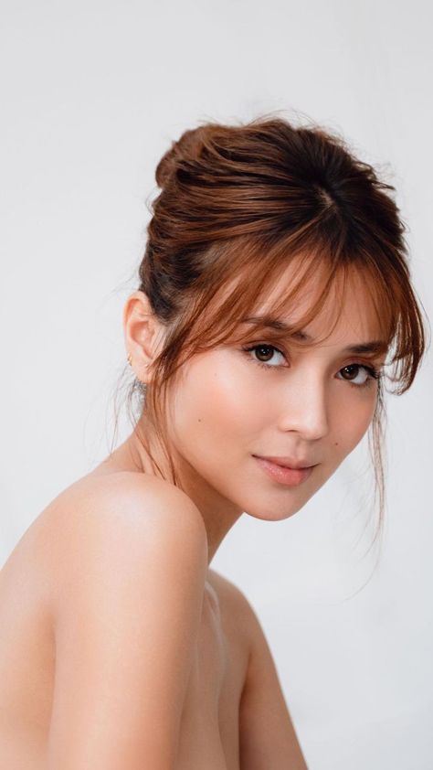 Kathryn Bernardo Hairstyle, Kathryn Bernardo Photoshoot, Filipiniana Dress, Soft Makeup Looks, Liza Soberano, Kathryn Bernardo, Bff Photoshoot, Photo Pose Style, Face Shapes