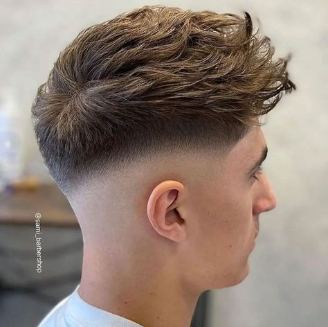 Men Fade Haircut Short, Fade Haircut Styles, Best Fade Haircuts, Haircut Selfie, Photo Hijab, Mens Haircuts Short Hair, Popular Mens Hairstyles, Gents Hair Style, Men Haircut Curly Hair