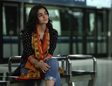 Alia Bhatt Outfits, Indian Dress Up, Tulle Skirts Outfit, College Outfits Casual, Jeans Outfit Women, Oversized Tops, Casual Indian Fashion, Bollywood Outfits, Style Guru