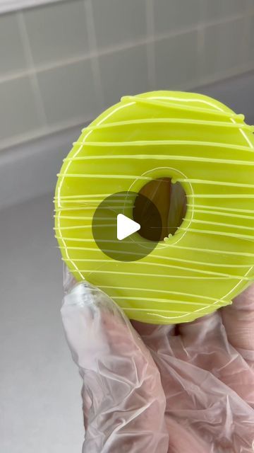 Myrtra hatten on Instagram: "How to make candy pineapple slices tutorial 🍍" Candy Pineapple Rings, How To Make Candied Pineapple, Candied Pineapple Recipes, How To Make Candy Fruit, Candied Pineapple Slices, Pineapple Candy Recipe, Candy Apple Slices, Candied Apples Slices, Candy Pineapple