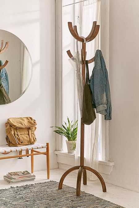 Urban Outfitters Room, Standing Coat Rack, Bohemian Interior, Apartment Furniture, Sofa Shop, Bohemian Home, Front Room, Paloma, Home Decor Styles