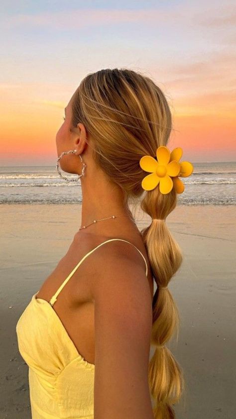 Preppy Hairstyles, Kadeřnické Trendy, Vlasové Trendy, Hair Stylies, Foto Inspiration, Summer Photos, Summer Pictures, Beach Hair, Aesthetic Hair