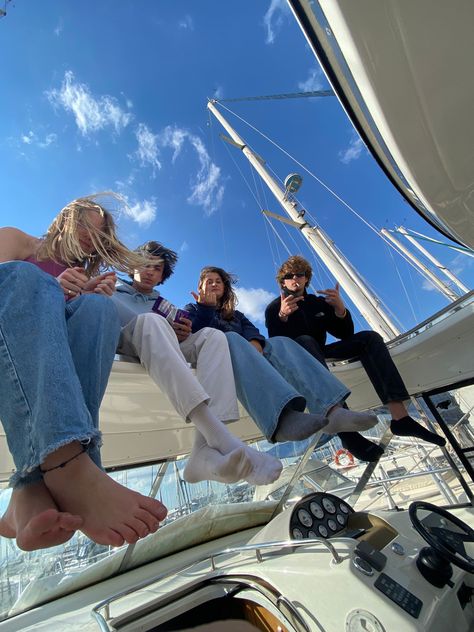 Sailing Aesthetic, Lake Instagram Pictures, Dock Lake, Sailboat Living, Sail Life, Living On A Boat, Boat Pictures, Boat Pics, Lake Pictures With Friends