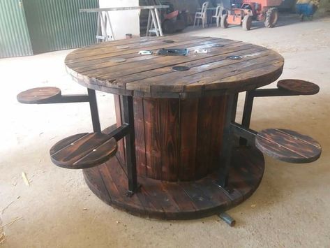 Cable Wheel Ideas, Wooden Reel Ideas, Large Wire Spool Ideas, Wood Spool Furniture, Spool Table Ideas, Wooden Spool Ideas, Wood Spool Tables, Wire Spool Tables, Cable Spool Furniture