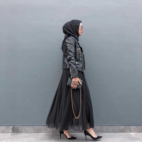 Rock And Roll Dinner Outfit, Hijab Rock Style, Rock And Roll Outfits Hijab, Ikon Concert, Rock And Roll Theme, Rock And Roll Aesthetic, Rocker Chic Outfit, Rocker Outfit, Hot Wheels Birthday