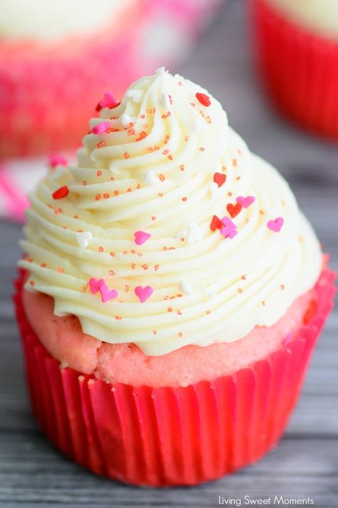 Deliciously Rich Pink Velvet Cupcakes - Living Sweet Moments Jello Cake Recipes, Birthday Cake Icing, Buttermilk Cupcakes, Pink Velvet Cupcakes, Sweet Potato Chips Baked, Easy Cupcake Recipes, Valentine Day Cupcakes, Cupcake Recipes Chocolate, Velvet Cupcakes