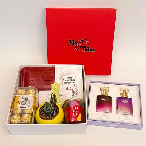 Wedding gifts box CODE GB-3835 DM for Customised Gift Hampers What’s app 8086852632 #wedding #weddinggift #couples #customized #gifts… Couple Perfume, Premium Gift Idea, Luxury Wedding Gifts, Wedding Gift Hampers, Wedding Gifts For Newlyweds, Marriage Couple, Gifts Box, Happy Married Life, Marriage Gifts