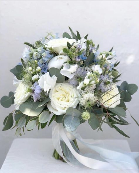 Wedding Bouquets Real Flowers, Beachy Floral Arrangements, Branch Centerpieces Wedding, Baby Blue Weddings, Elegant Wedding Bouquets, Branch Centerpieces, Colour Wedding, Blue And White Wedding, White Floral Arrangements