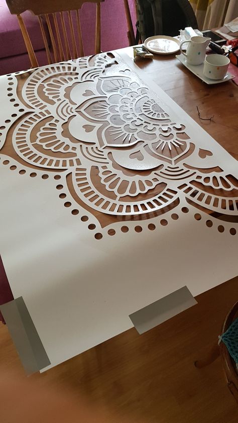 Upcycle Toys, Mandala Wall Stencil, Wall Stencils Diy, تصميم الطاولة, Decoration Shabby, Diy Wall Painting, Mandala Stencils, Wall Painting Decor, Wall Stencil