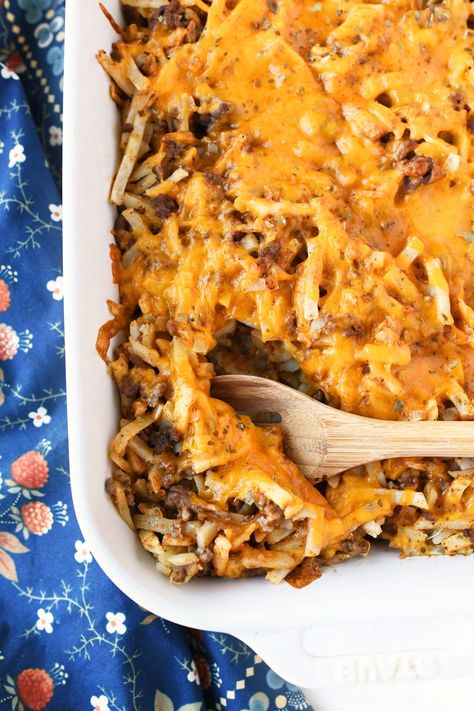 Easy Baked Taco Hashbrown Casserole - Sizzling Eats Taco Bake Casserole With Hashbrowns, Shredded Hashbrown Casserole Ground Beef, Shredded Hashbrown Taco Casserole, Cheesy Taco Hashbrown Casserole, Taco Potatoes Casserole Oven, Mexican Hashbrown Taco Casserole, Taco Casserole With Hashbrowns, Taco Potato Bake, Hashbrown Dinner Casserole