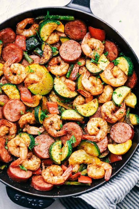 Cajun Shrimp and Sausage Vegetable Skillet Cajun Shrimp And Sausage, Vegetable Skillet, Shrimp And Sausage, Summer Seafood Recipes, Resep Seafood, Shrimp Sausage, Shrimp And Vegetables, Boiled Egg Diet Plan, Resep Diet