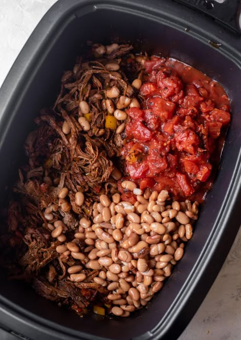 This easy slow cooker brisket chili is one of our favorites! Made with fire roasted tomatoes and pinto beans, it’s so comforting, hearty and delicious. Different Chili Recipe, Smoked Brisket Chili, Roasted Brisket, Chili Slow Cooker, Roast Brisket, Beer Chili, Brisket Recipes Smoked, Slow Cooker Beans, Slow Cooker Brisket