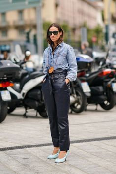 Paperbag Hose, Leather Pants Outfit, Milan Street Style, Leather Pant, Looks Street Style, Milan Fashion Weeks, Street Style Chic, Leather Trousers, Street Style Inspiration