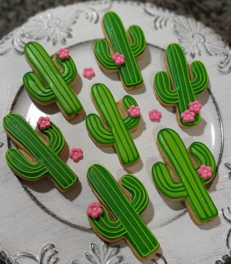 Frida Carlo, Rodeo Cookies, Texas Cookies, Fiesta Cookies, Cactus Cookies, Cowgirl Cookies, Biscuit Cups, Cactus Birthday, Baseball Cookies