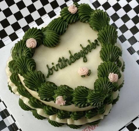 Dark Green Birthday Cake, Green Cake Birthday, Dark Green Cake, Green Birthday Cakes, Green Birthday, Green Cake, Green Border, Cute Birthday Cakes, Betty Crocker