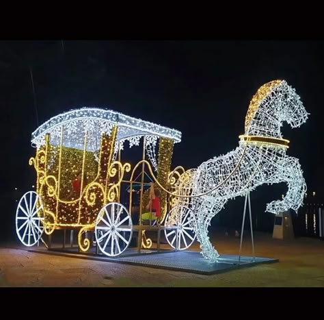 2023 New Outdoor Large Size White Lighted 3d Led Christmas Horse Carriage Sculptures For Christmas Wedding Decoration - Buy Personalised Christmas Horse Carriage,Custom Led Christmas Horse Carriage,Motif Light Christmas Horse Carriage Product on Alibaba.com Christmas Carriage Decoration, Horse Themed Christmas Decorations, Christmas Horse Carriage, Horses In Christmas Parade, Horse Drawn Sleigh Christmas, Christmas Wedding Decorations, Christmas Horses, Horse Carriage, Christmas Wedding