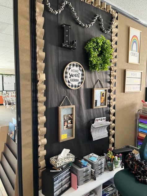 Reading And Math Bulletin Board Ideas, Gallery Wall In Classroom, Vintage Teachers Desk Makeover, Black And White Neutral Classroom Decor, Rustic Classroom Ideas, High School Sped Classroom Decor, Vintage Bulletin Board Ideas, Black Bulletin Board Classroom, Chill Classroom Decor