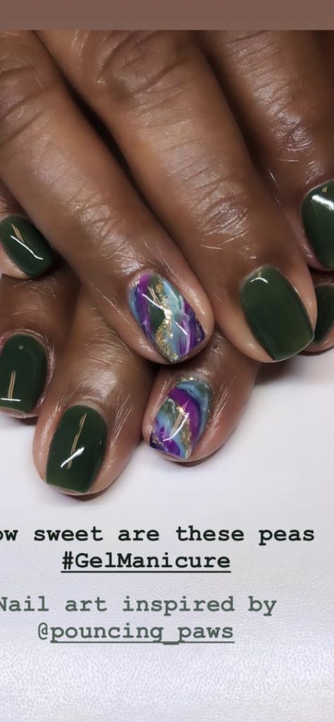 Hunter Green Short Nails, Emerald Green Toe Nails, Nail Inspo Short Fall, Emerald And Gold Nails, Shades Of Green Nails, Almond Nails Green, Green Short Nails, Vacay Nails, Short Natural Nails