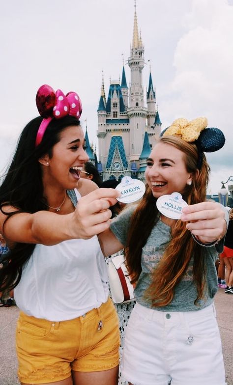 Disney College Program Pictures, Working At Disney Aesthetic, Disney Cast Member Aesthetic, Disney College Program Aesthetic, Disney Picture Ideas, Disney College, Disney Lifestyle, Disney College Program, Disney Quotes Funny