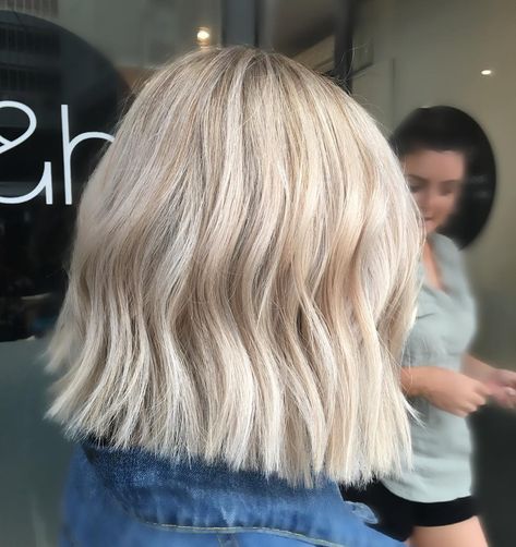 Medium Blonde Hair, Hairstyle Curly, Blonde Hair Ideas, Cool Hair, Light Blonde Hair, Balayage Blonde, Ash Blonde Hair, Balayage Hair Blonde, Short Hair Balayage