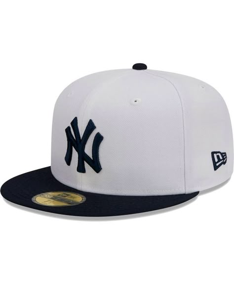 Red Shorts Outfit, Ny Hats, Yankees Fitted Hat, Ny Cap, Yankee Fitted, Swag Hats, Dope Hats, Hat Aesthetic, Cap Outfit