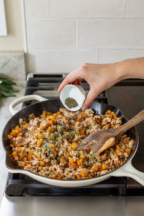 If I was to assign fall an official dinner, it would likely be THIS butternut squash lasagna. Hearty from ground turkey with the magical flavor combo of sage, thyme, and a whole bunch of butternut squash deliciously tucked into an easy-peasy skillet lasagna. And, of course, there is cheese (but no tomatoes!) to create the ultimate cozy fall dinner. Butternut Squash And Ground Turkey, Squash And Ground Turkey, Turkey Butternut Squash, Cozy Fall Dinner, Turkey Lasagna, Frozen Butternut Squash, Squash Lasagna, Butternut Squash Lasagna, Dessert Waffles