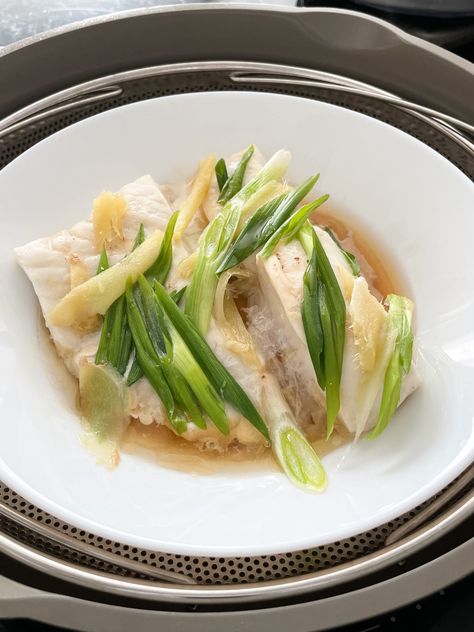 Gluten Free Chinese, Poached Fish, Quick Dishes, Steam Recipes, Steamed Fish, Steamer Recipes, Steamed Vegetables, White Fish, Fish Fillet