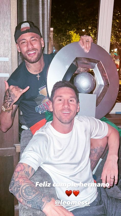 Messi Happy, Neymar Jr And Messi, Ney And Messi, Neymar Birthday, Messi E Neymar, Neymar And Messi, Messi Birthday, Happy Birthday Leo, Happy Birthday Bro