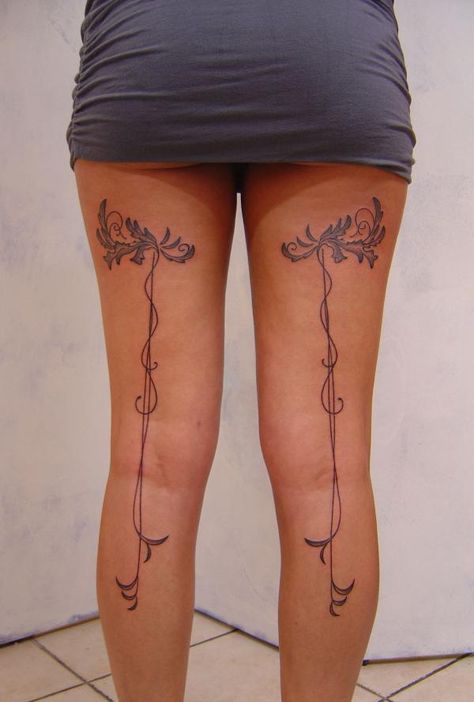 i love it! Stocking Tattoo, Bow Tattoo Designs, Hip Thigh Tattoos, Tattoo Love, Bow Tattoo, Side Tattoos, Girly Tattoos, Viking Tattoos, Piercing Tattoo