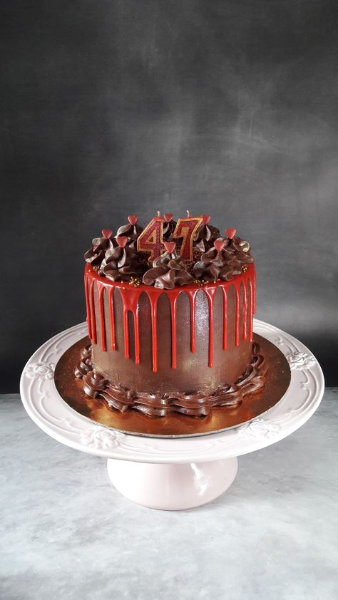 Chocolate cake with red drip Red Drip, Flower Cake Design, Red Cake, Bakery Ideas, Chocolate Drip, Drip Cake, Red Decor, Chocolate Coating, Chocolate Frosting